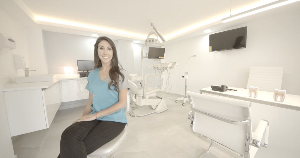 Dra. Alejandra. Especialista en Edodoncia